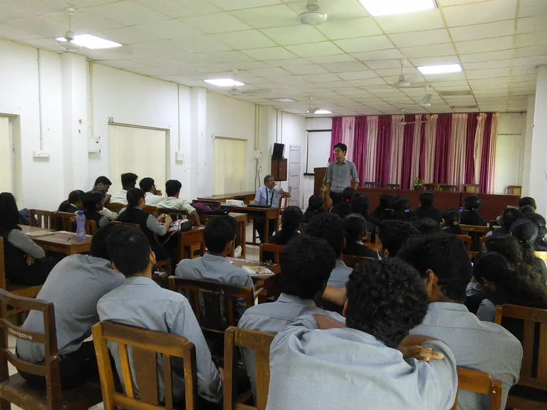 An English session to the MBA students of Calicut University at Dr. John Matthai Centre