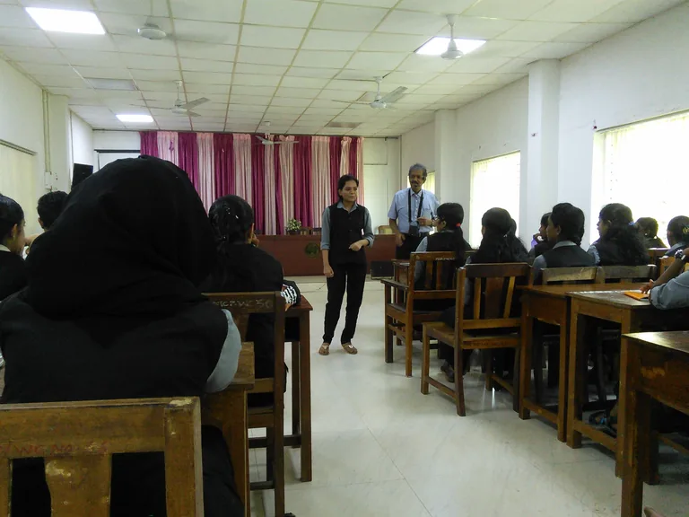 An English session to the MBA students of Calicut University at Dr. John Matthai Centre